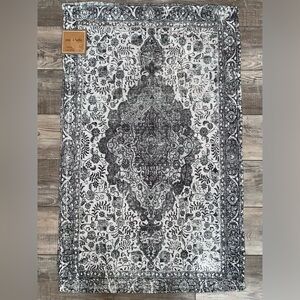 NWT Studio Belle Accent Door Mat Black White Front Door Rug  27 x 45